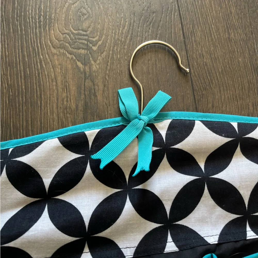 Hanging jewelry holder